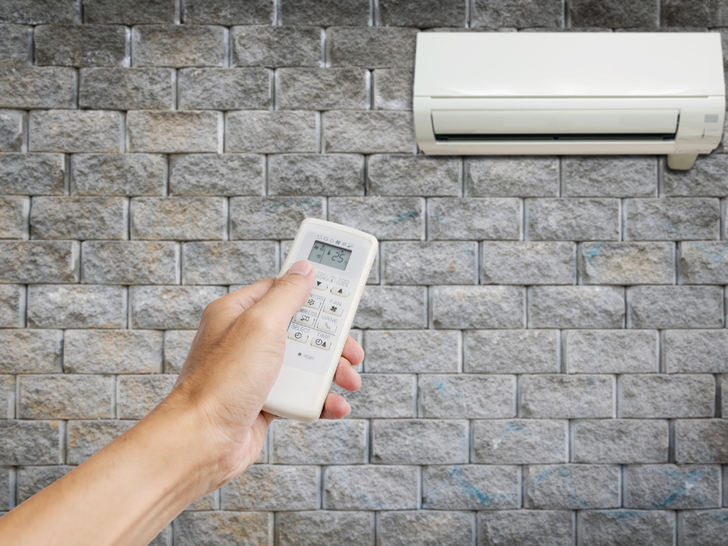 What are the real symptoms of low aircon refrigerant?
