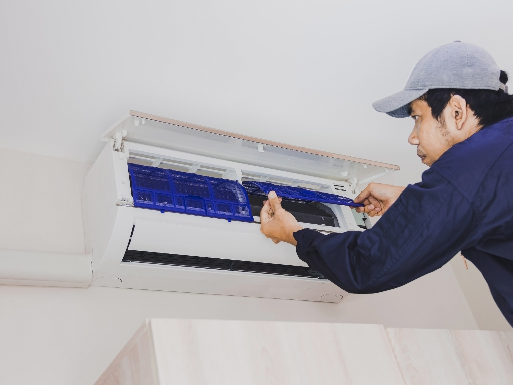 What is aircon overhaul for HDB and how does it differ from condo?
